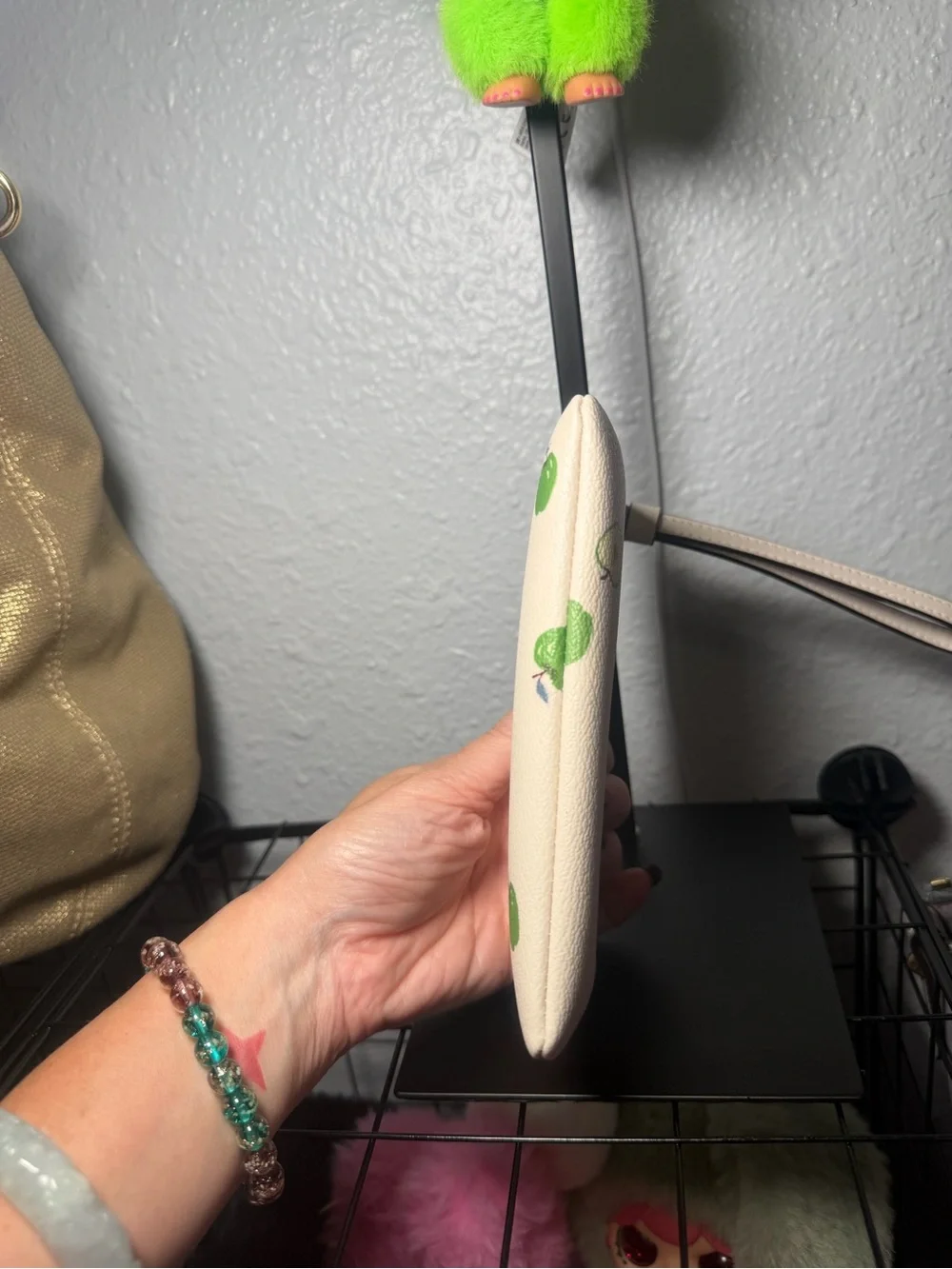 🍏 COACH Corner Zip Wristlet - Apple Print in Chalk / Green 🍏 - RARE PRINT